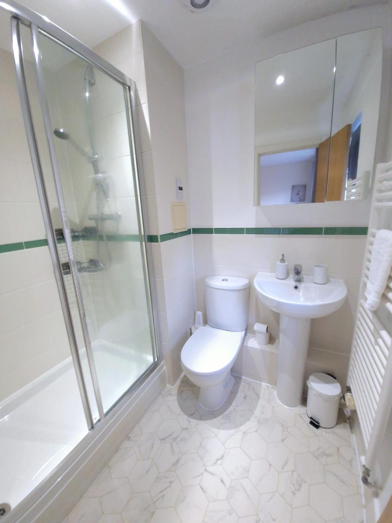Sleeps9 Parking&Garage 17 Mins To Gatwick, 30 To London Villa Merstham Exterior photo
